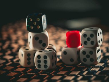 Klasik arka planda kumar zarları