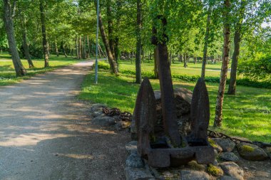 VENTSPILS, LATVIA, 9 Haziran 2019: Parklar, anıtlar ve sokaklar.