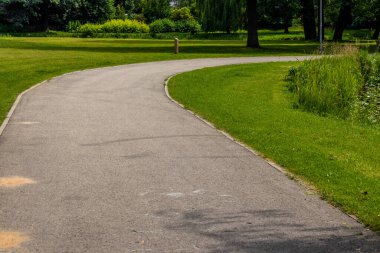 Park yolu. Riga 'daki Arkadijas Parkı, bölge ajansları.