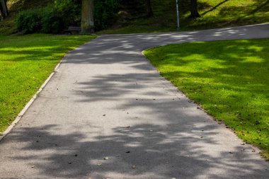 Park yolu. Riga 'daki Arkadijas Parkı, bölge ajansları.
