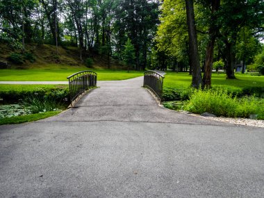 Park yolu. Riga 'daki Arkadijas Parkı, bölge ajansları.