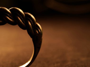 Odaklanmış eski gümüş yüzükler