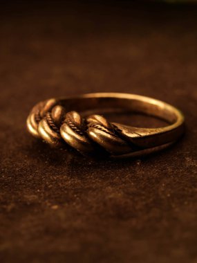 Odaklanmış eski gümüş yüzükler