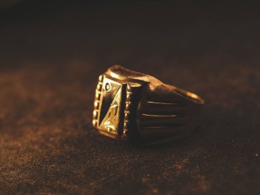 Odaklanmış eski gümüş yüzükler