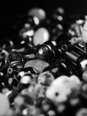 Çeşitli yedek kıyafet düğmeleri koleksiyonu.