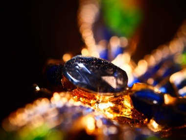 Bahar modası aksesuarları, parlak boncuklar, moda eşyaları.