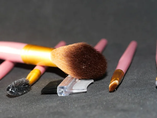 Profesyonel makyaj fırçaları ve araçları, makyaj ürünleri seti