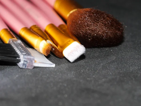 Profesyonel makyaj fırçaları ve araçları, makyaj ürünleri seti