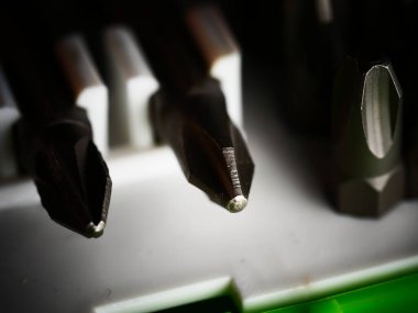 Ev ve araba tamiri için araç gereç dükkanı pazarlama görüntüsü. Seçici odaklanma. Makro.