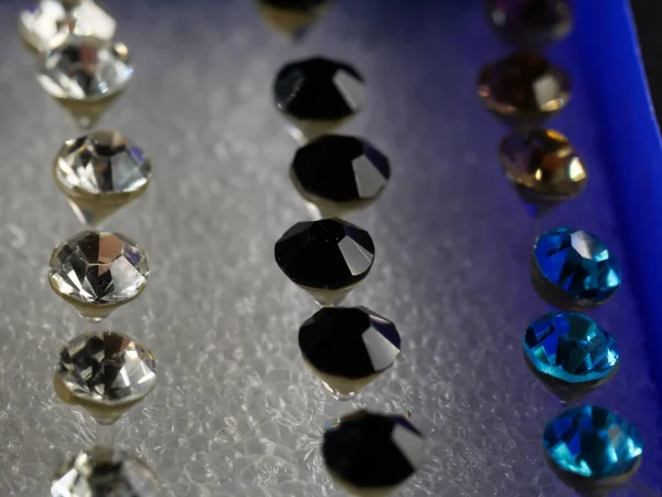 Lådor Med Olika Färger Med Massor Smycken Selektivt Fokus Makro — Stockfoto