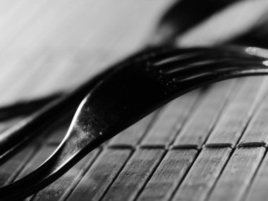 Mutfak gereçlerinin arka planı ahşap mutfak masası, seçici odak, DOF, makro