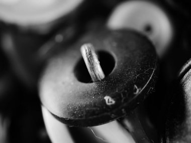 Çeşitli yedek kıyafet düğmeleri koleksiyonu. Makro. DOF