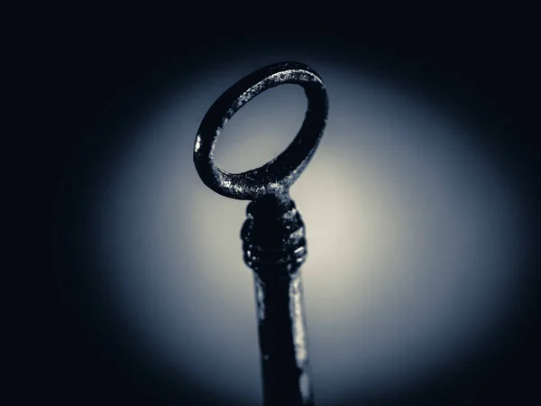 Сіра Фотографія Золотого Ключа Ізольована Білому Тлі Старий Іржавий Ключ — стокове фото