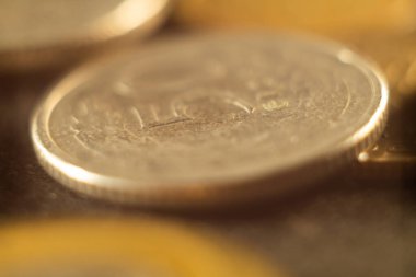 Dünyanın her yerinden bir sürü bozuk para. Eski paralar, eski paralar.