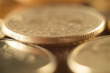 Dünyanın her yerinden bir sürü bozuk para. Eski paralar, eski paralar.