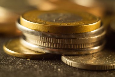 Dünyanın her yerinden bir sürü bozuk para. Eski paralar, eski paralar.