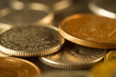 Dünyanın her yerinden bir sürü bozuk para. Eski paralar, eski paralar.