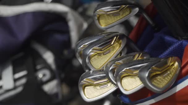 Clubs de golf dans un cas particulier — Video