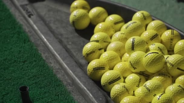 A bunch of yellow golf balls — Stock Video