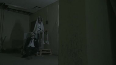 Zombi görüntülerinde gelin ve damat