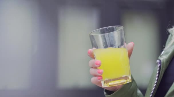 Young european girl holding a glass of soda — стокове відео