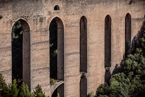 Belos arcos antigos da Ponte delle Torri In Spoleto Itália — Fotografia de Stock