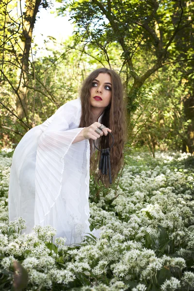 Beautiful woman wearing a long white dress holding old keys — Stock Photo, Image