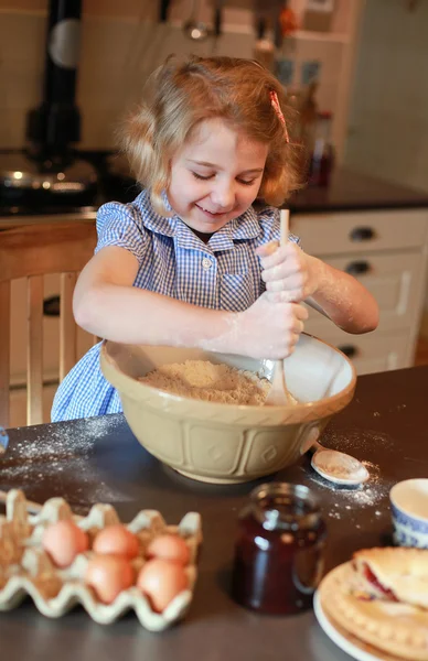 Barn bakning — Stockfoto