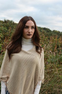 güzel bir genç kadın mesafe içine arıyorum