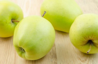 taze yeşil elma