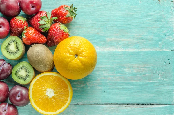 Fruta en la mesa — Foto de Stock