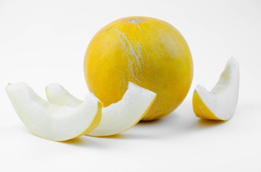 Beyaz arkaplanda kavun