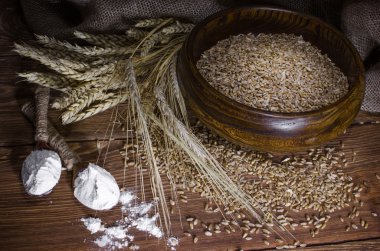 Sivri buğday ve rafine edilmiş tahıllar.