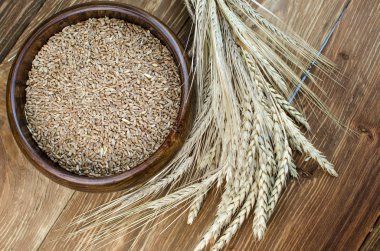 Sivri buğday ve rafine edilmiş tahıllar.