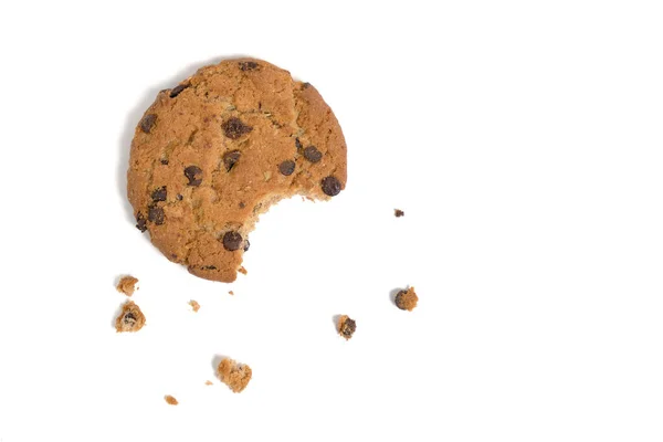 Mordido Fora Chocolate Biscoitos Caseiros Desmoronados Fundo Branco — Fotografia de Stock