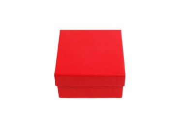 Beyaz arkaplanda kapalı kırmızı hediye kutusu