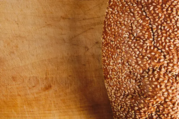 Bun Sprinkled Sesame Seeds Wooden Chopping Block — Foto de Stock