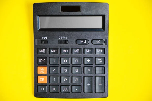 Fekete Kalkulátor Sárga Háttér Közelkép — Stock Fotó