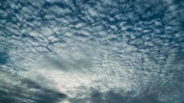 Timelapse Nuvens Flutuantes Fundo Azul Céu — Vídeo de Stock