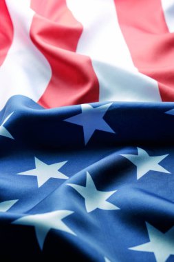 Amerika Birleşik Devletleri bayrağı. Bağımsızlık Günü ve Anma Günü. Güneş ışığıyla.