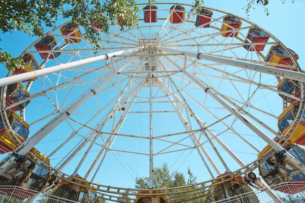 Ferris Wheel Blue Sky Background Entertainment Emotions Recreation Amusement Park — Stock Photo, Image
