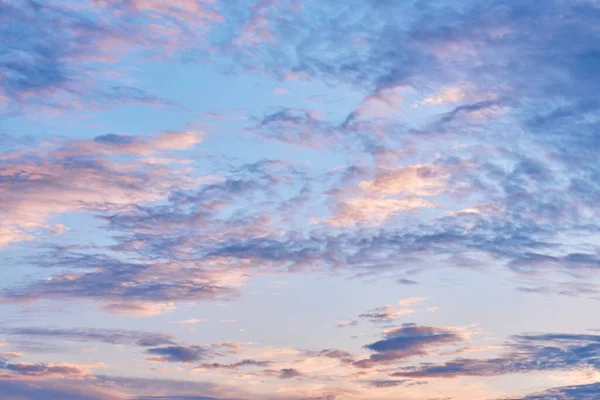 美丽的天空和黄昏的云彩 — 图库照片