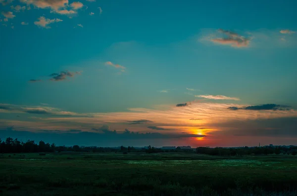 Pôr do sol carmesim — Fotografia de Stock