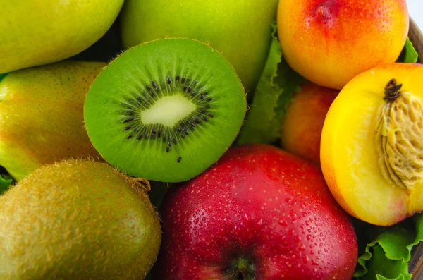 Vruchten op een witte achtergrond — Stockfoto