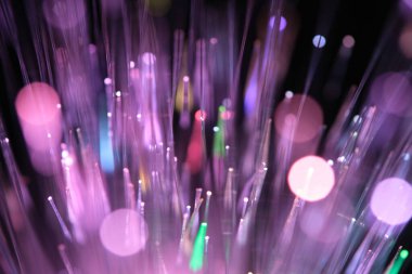 Parlak mor soyutlama, nöral bağlantıların neon parıltısı