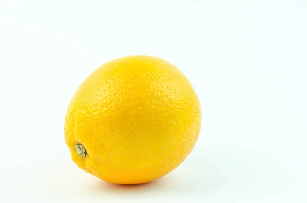 Laranja sobre um fundo branco — Fotografia de Stock