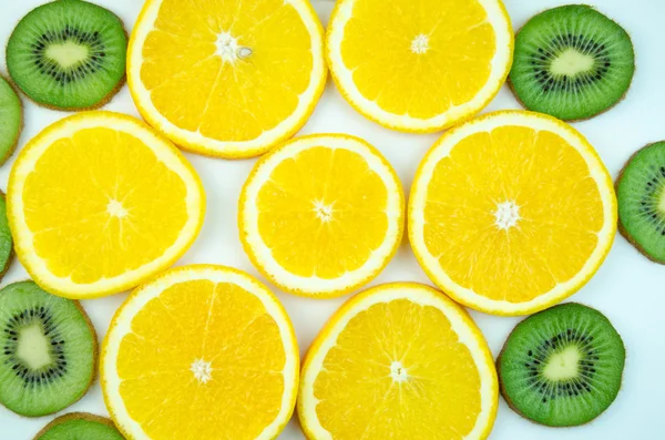 Naranja, kiwi en rodajas finas — Foto de Stock