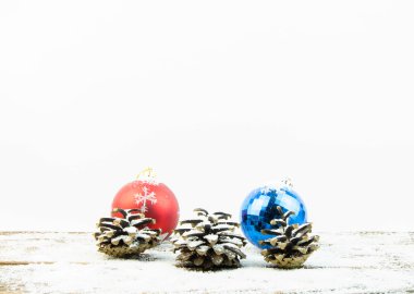 Karda Noel süslemeleri