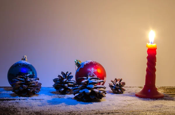 Decoraciones navideñas con velas —  Fotos de Stock