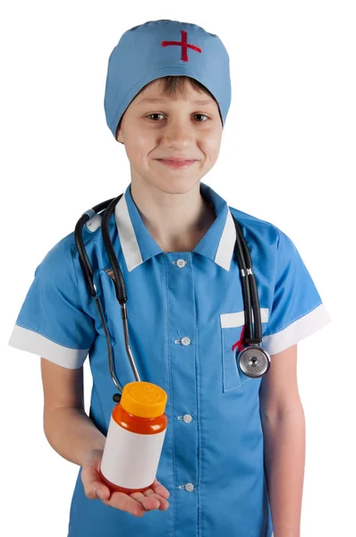 Sonriente niño en traje de médico aislado en blanco — Foto de Stock